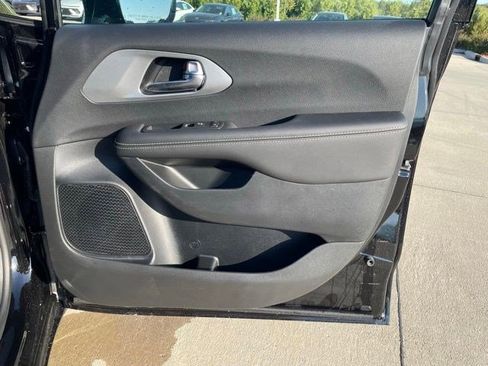 New 2026 Chrysler Pacifica Limited w/ S Appearance Package image 10