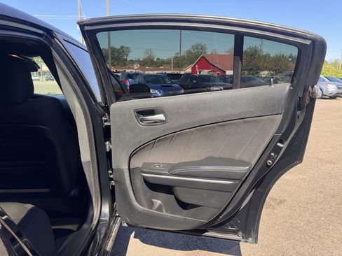 Used 2019 Dodge Charger SXT RWD image 17
