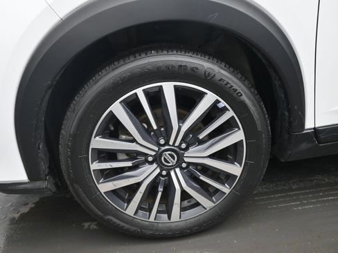 Used 2021 Nissan Kicks SV image 9