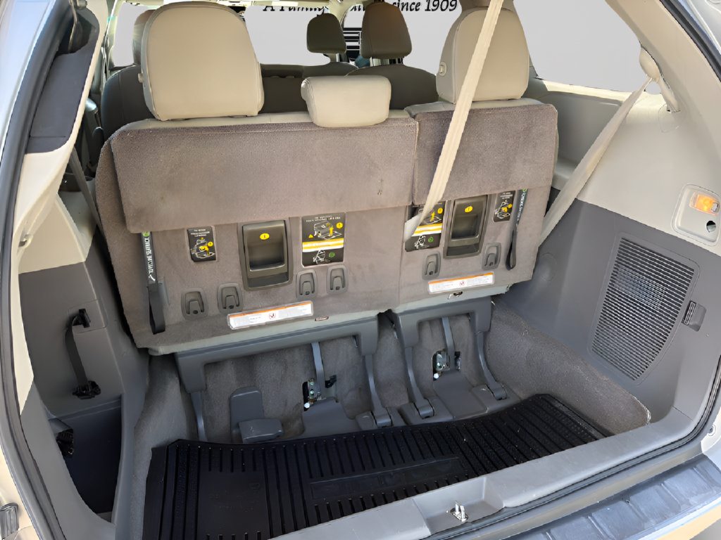 Used 2017 Toyota Sienna XLE w/ XLE Navigation Package FWD image 36