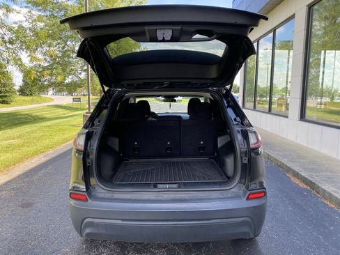 Used 2019 Jeep Cherokee Latitude w/ Popular Appearance Group AWD/4WD image 37