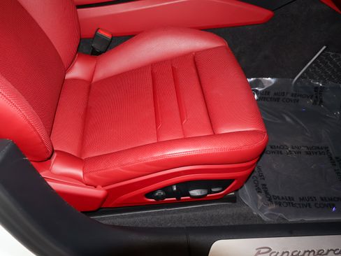 Used 2022 Porsche Panamera image 44