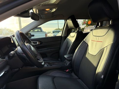 Used 2022 Jeep Compass Trailhawk w/ Trailhawk Convenience Group AWD/4WD image 9
