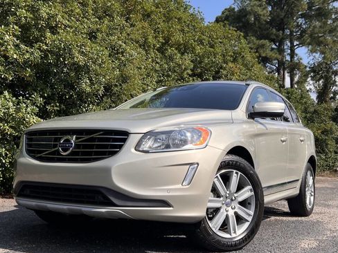 Used 2017 Volvo XC60 T5 Inscription w/ Advanced Package image 2