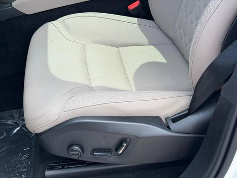Certified 2025 Volvo XC90 B6 Plus AWD/4WD image 17
