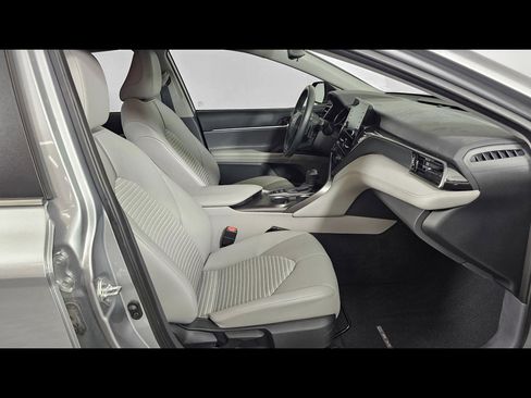 Used 2023 Toyota Camry SE image 25