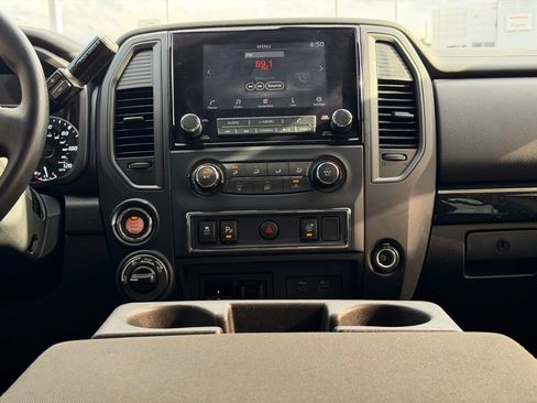 Used 2022 Nissan Titan SV AWD/4WD image 30