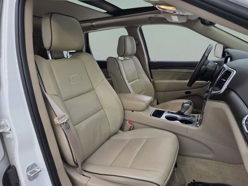 Used 2018 Jeep Grand Cherokee Overland image 25