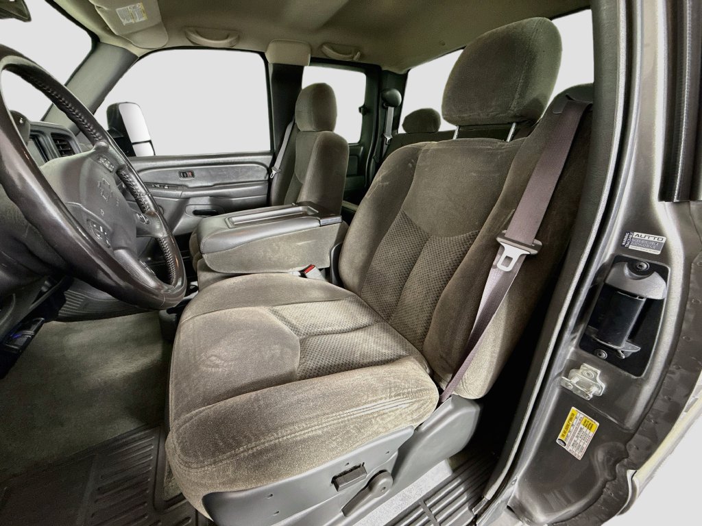 Used 2006 Chevrolet Silverado 2500 LT AWD/4WD image 18