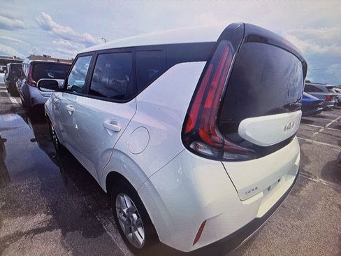 Used 2025 Kia Soul LX w/ LX Technology Package image 2