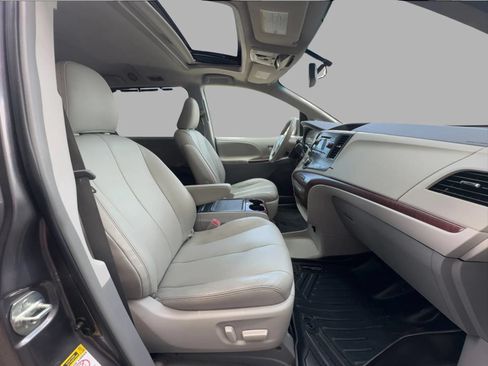 Used 2014 Toyota Sienna XLE FWD image 45