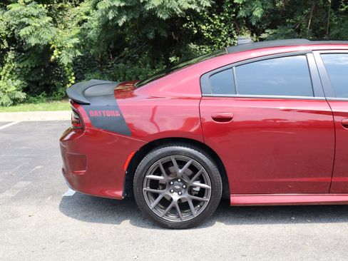 Used 2018 Dodge Charger R/T RWD image 11