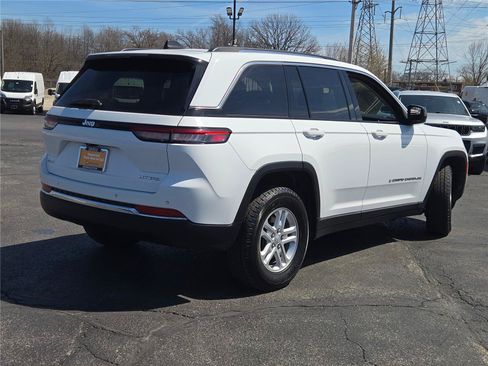 Used 2024 Jeep Grand Cherokee Laredo AWD/4WD image 12