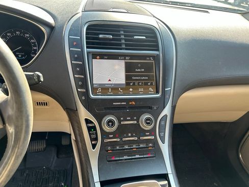 Used 2017 Lincoln MKX Select w/ Select Plus Package FWD image 14