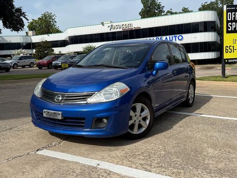 Used 2010 Nissan Versa Hatchback w/ Premium Pkg FWD image 2