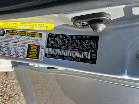 Used 2012 Toyota Camry L image 32