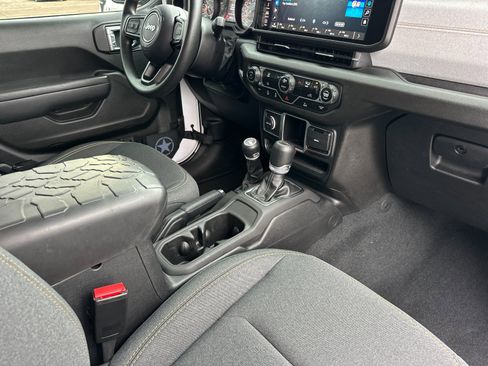 Used 2024 Jeep Gladiator Sport image 15