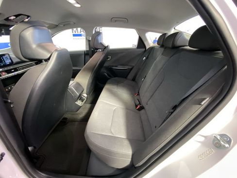 Used 2025 Kia K4 FWD image 29