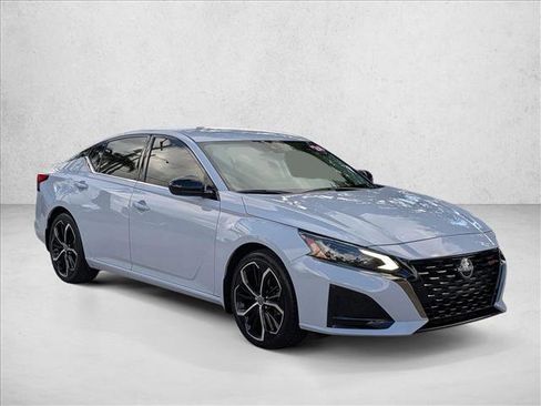 Used 2024 Nissan Altima 2.5 SR FWD image 3