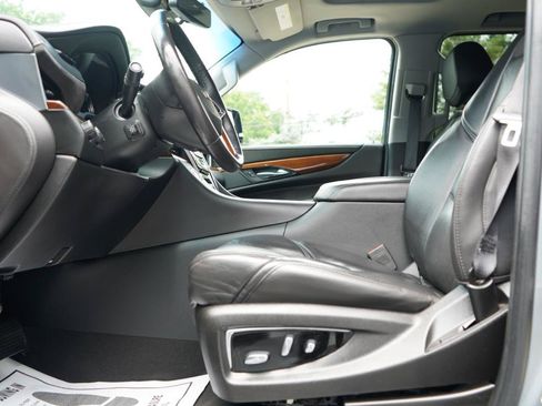Used 2019 Cadillac Escalade ESV Luxury AWD/4WD image 75