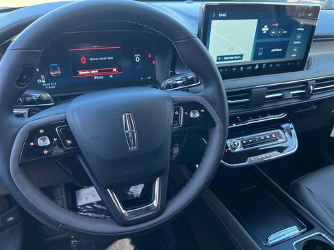 New 2026 Lincoln Corsair Premiere image 9