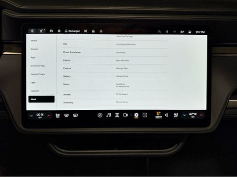 Used 2025 Rivian R1S Adventure AWD/4WD image 14