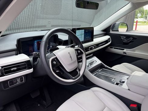 Used 2026 Lincoln Aviator AWD image 10