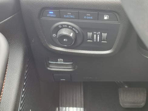 Used 2023 Jeep Grand Cherokee Summit w/ Luxury Tech Group V AWD/4WD image 11