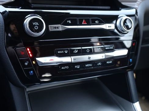 Used 2023 Ford Explorer Limited image 22