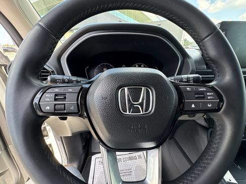 Used 2025 Honda Pilot Touring image 20