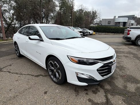 Used 2022 Chevrolet Malibu LT image 3