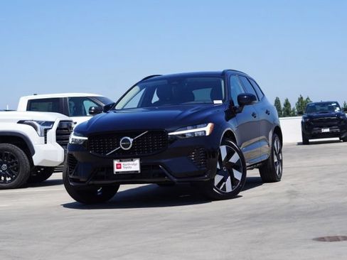 Used 2025 Volvo XC60 T8 Plus w/ Protection Package Premier AWD/4WD image 4