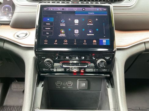 Used 2023 Jeep Grand Cherokee Summit image 12