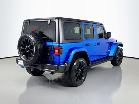 Used 2023 Jeep Wrangler Unlimited Sahara w/ Cold Weather Group AWD/4WD image 5