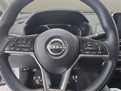 Used 2024 Nissan Altima 2.5 SV image 23