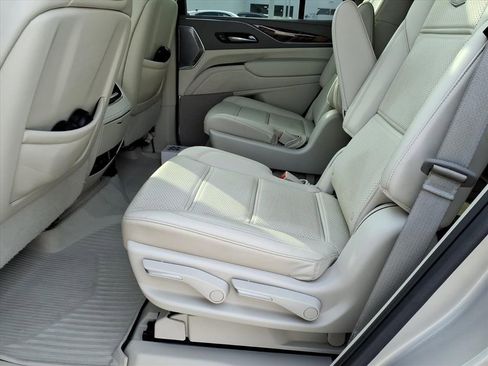 Used 2023 Cadillac Escalade Sport Platinum w/ LPO, ONYX Package image 10