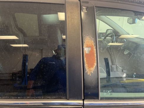 Used 2015 Chrysler Town & Country Touring image 28