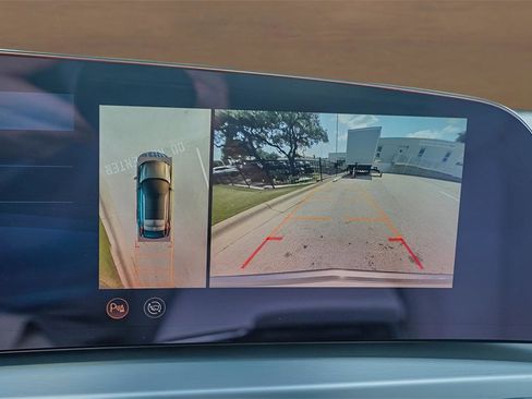 New 2025 Cadillac Lyriq Luxury image 11