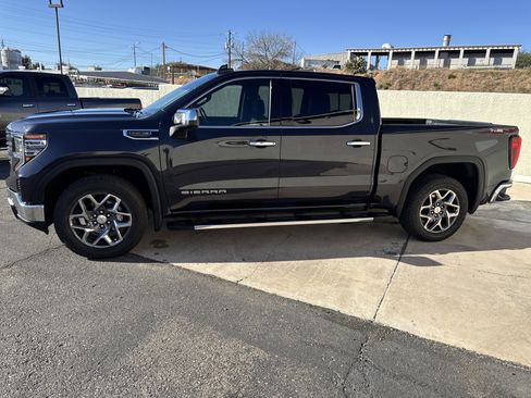 Used 2022 GMC Sierra 1500 SLT w/ SLT Premium Plus Package image 4