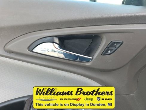 Used 2018 Chevrolet Malibu LT image 12