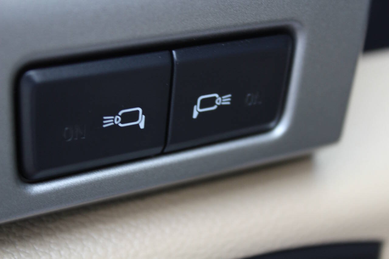Used 2015 Ford F150 Lariat AWD/4WD image 16