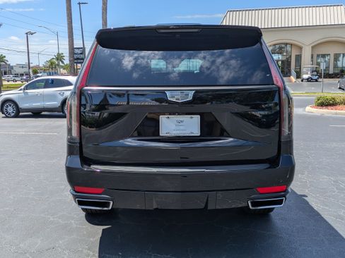 Used 2021 Cadillac Escalade Premium Luxury w/ LPO, Radiant Package AWD/4WD image 5