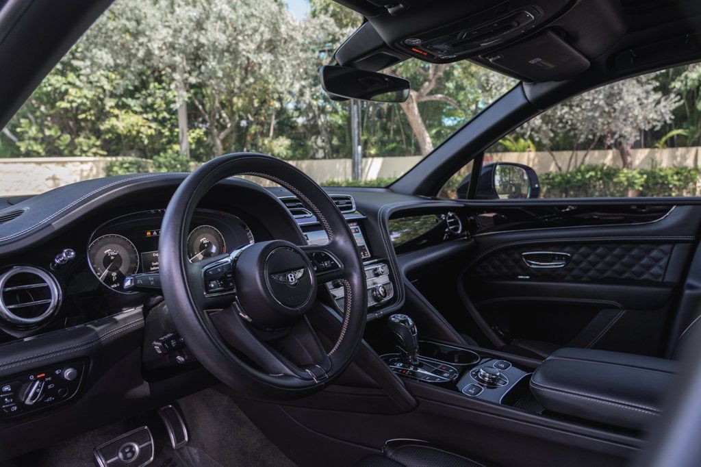 Used 2022 Bentley Bentayga AWD/4WD image 15