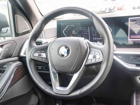 Used 2025 BMW X5 sDrive40i w/ Premium Package image 18