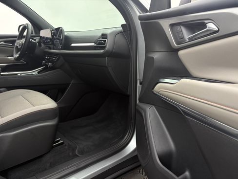Used 2026 Chevrolet Traverse LT w/ Driver Confidence Package FWD image 34