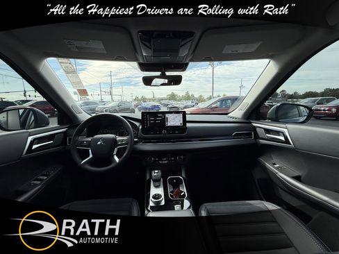 New 2025 Mitsubishi Outlander SE image 19