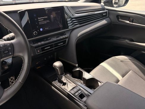 Used 2025 Toyota Camry SE FWD image 19