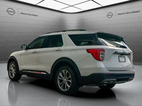 Used 2022 Ford Explorer XLT w/ Equipment Group 202A AWD/4WD image 7