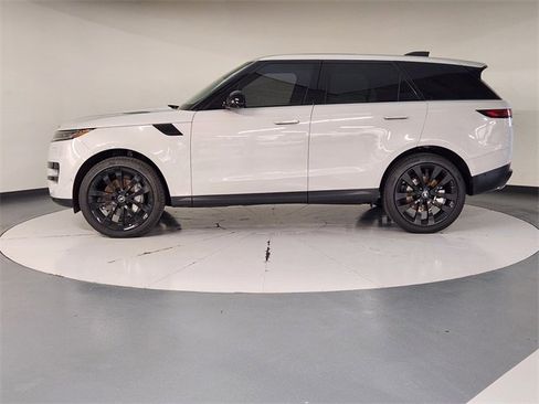 Used 2025 Land Rover Range Rover Sport SE image 5