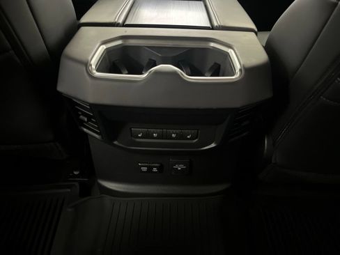 Used 2024 Toyota Tundra Platinum AWD/4WD image 30